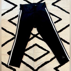 Adidas womens 3/4 leggings size Xs
